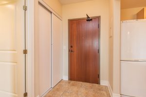 Alavida Lifestyles - Park Place - Suite Entryway